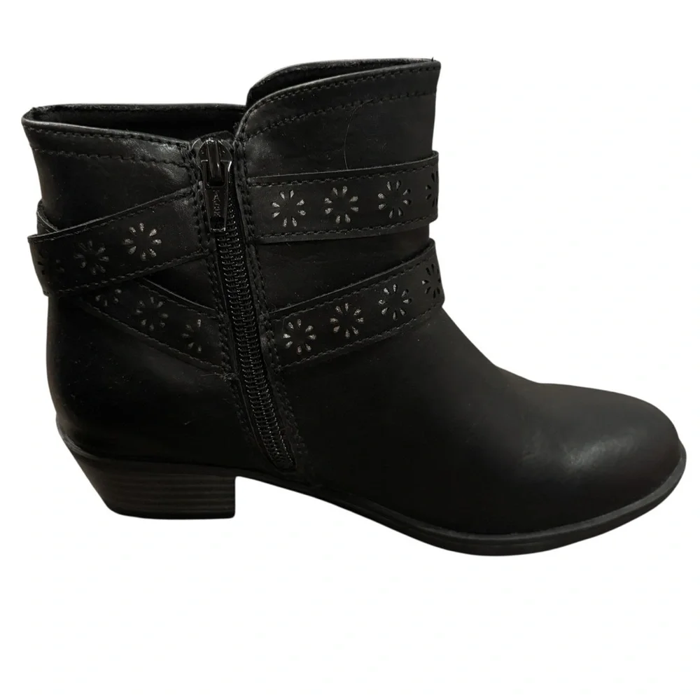 SO NWOB Samanthaa Girls' Ankle Boots Size 4 Kids Black Memory Foam
